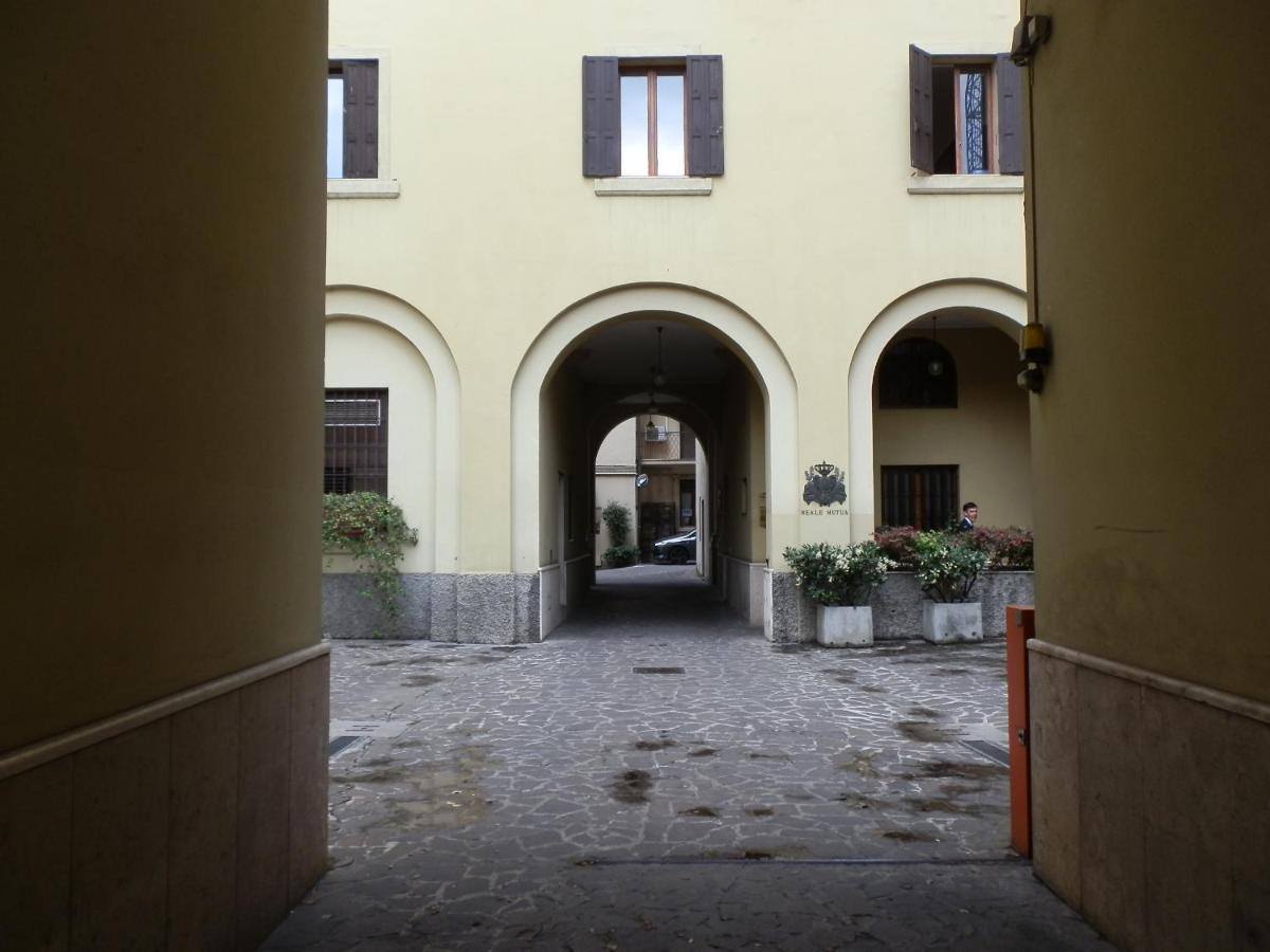 Attico Di Charme Bed & Breakfast Verona Exterior photo